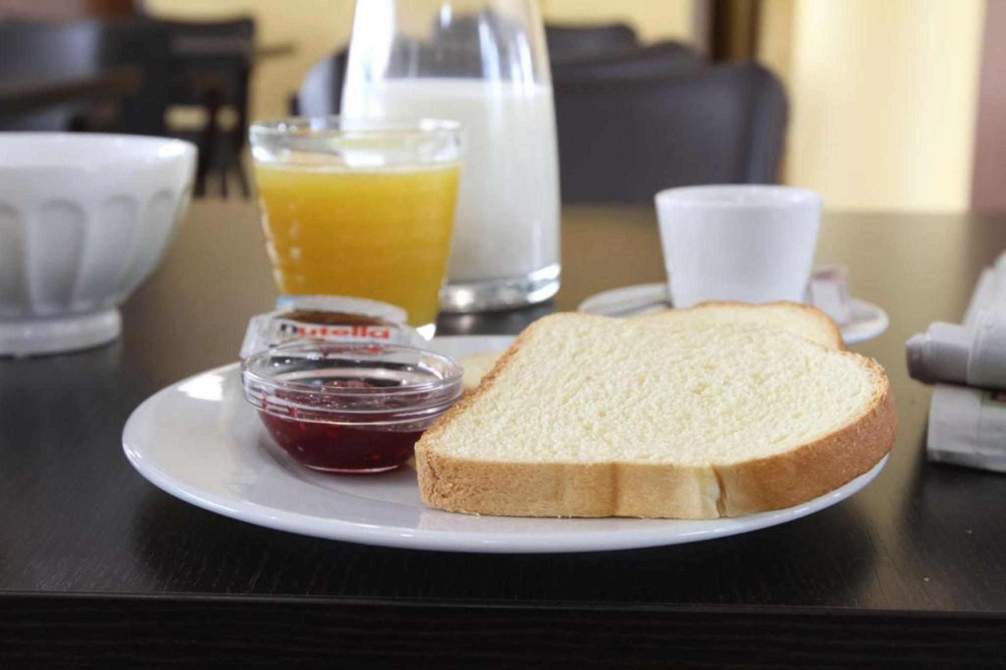 Brit Hotel Confort Villeneuve Sur Lot Bias  외부 사진