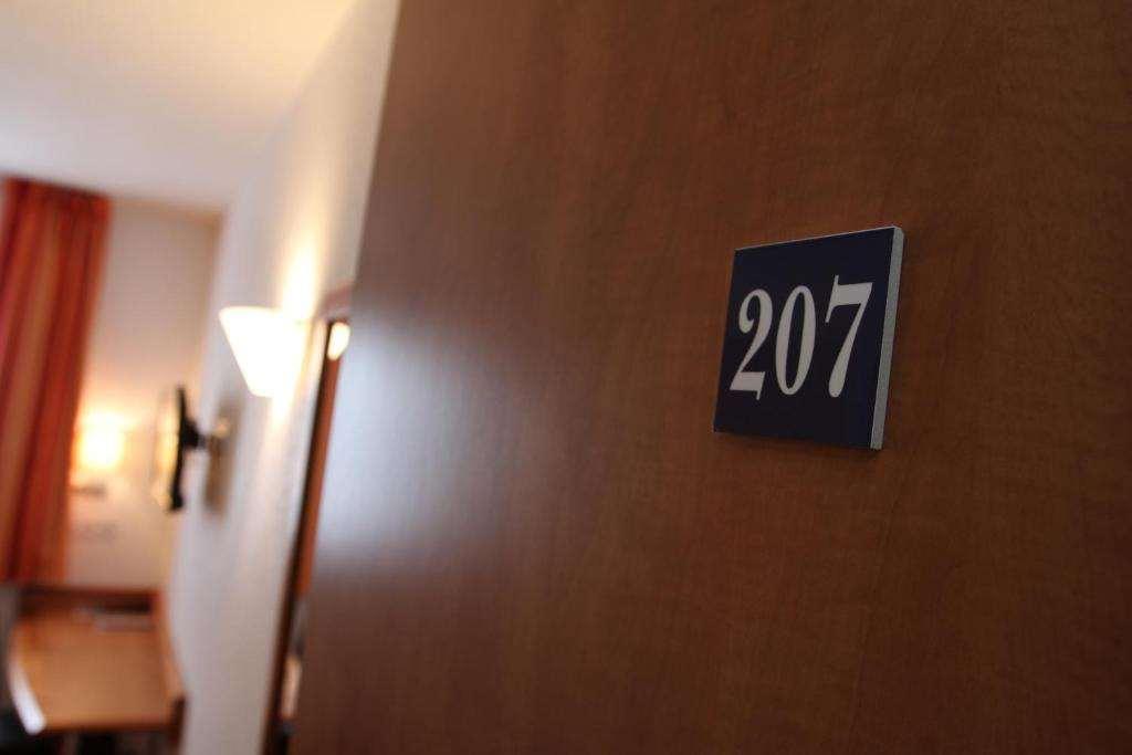 Brit Hotel Confort Villeneuve Sur Lot Bias  객실 사진