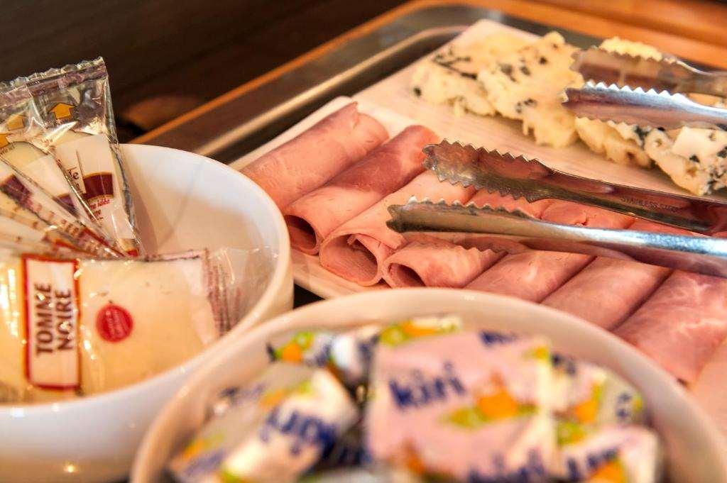 Brit Hotel Confort Villeneuve Sur Lot Bias  레스토랑 사진